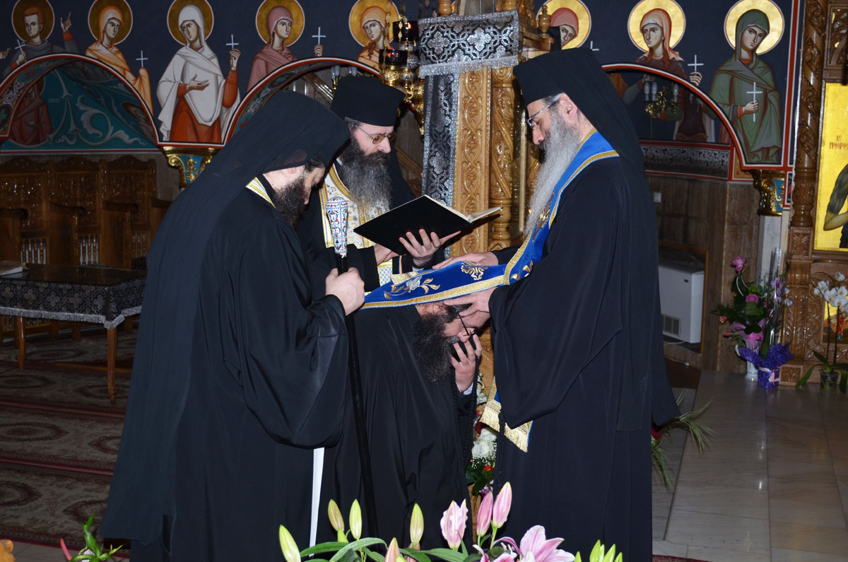 Noi stareţi la Mănăstirile Pângăraţi şi Horaiţa