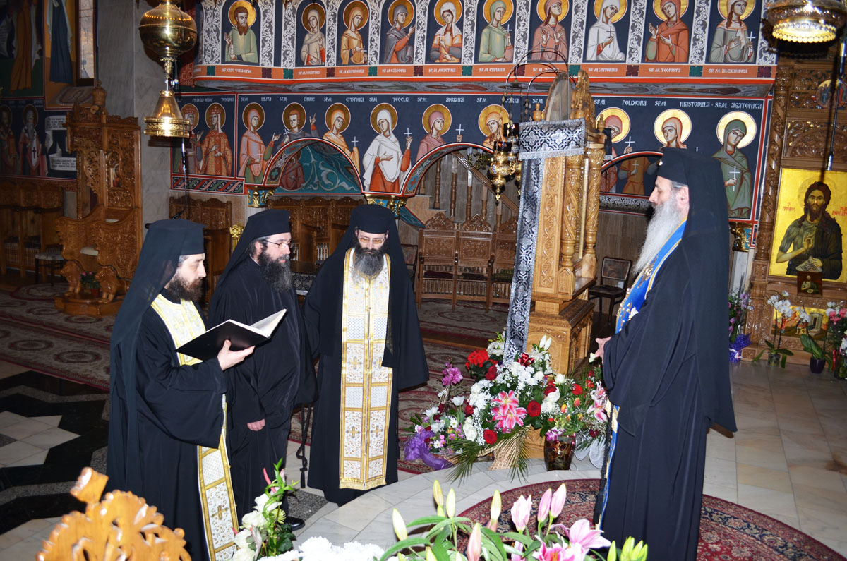 Noi stareţi la Mănăstirile Pângăraţi şi Horaiţa