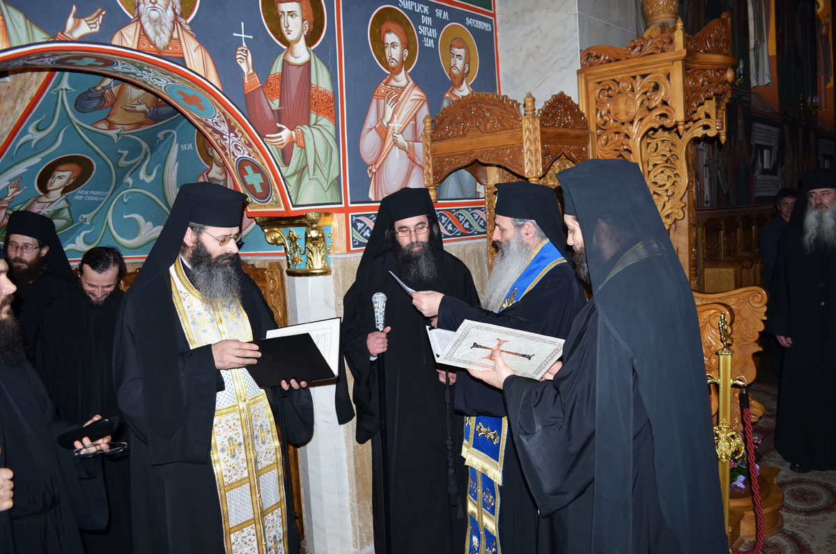 Noi stareţi la Mănăstirile Pângăraţi şi Horaiţa