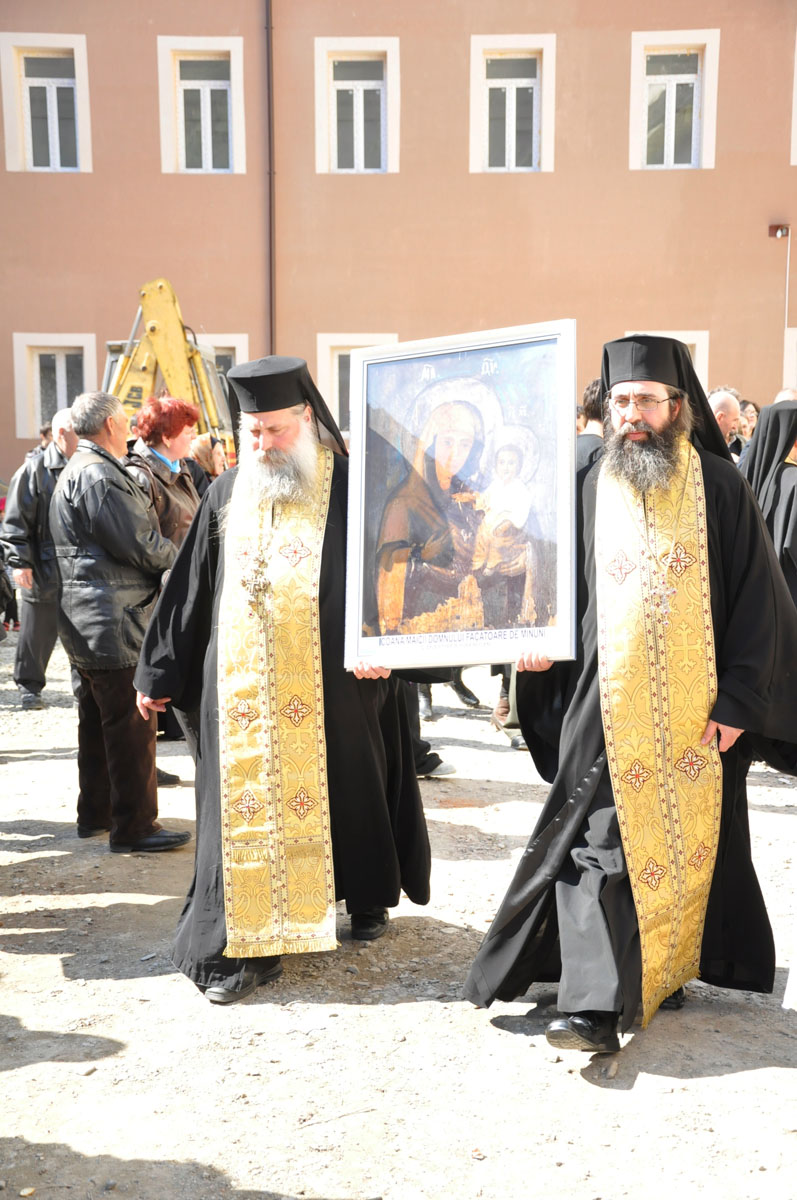 IPS Teofan, la hramul Mănăstirii Bisericani