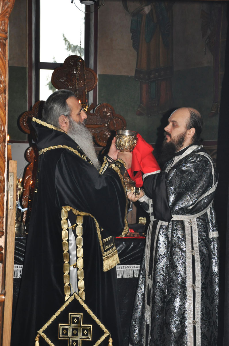 ÎPS Teofan: "Să nu fim doar credincioşi de duminică” ÎPS Teofan: "Să nu fim doar credincioşi de duminică”