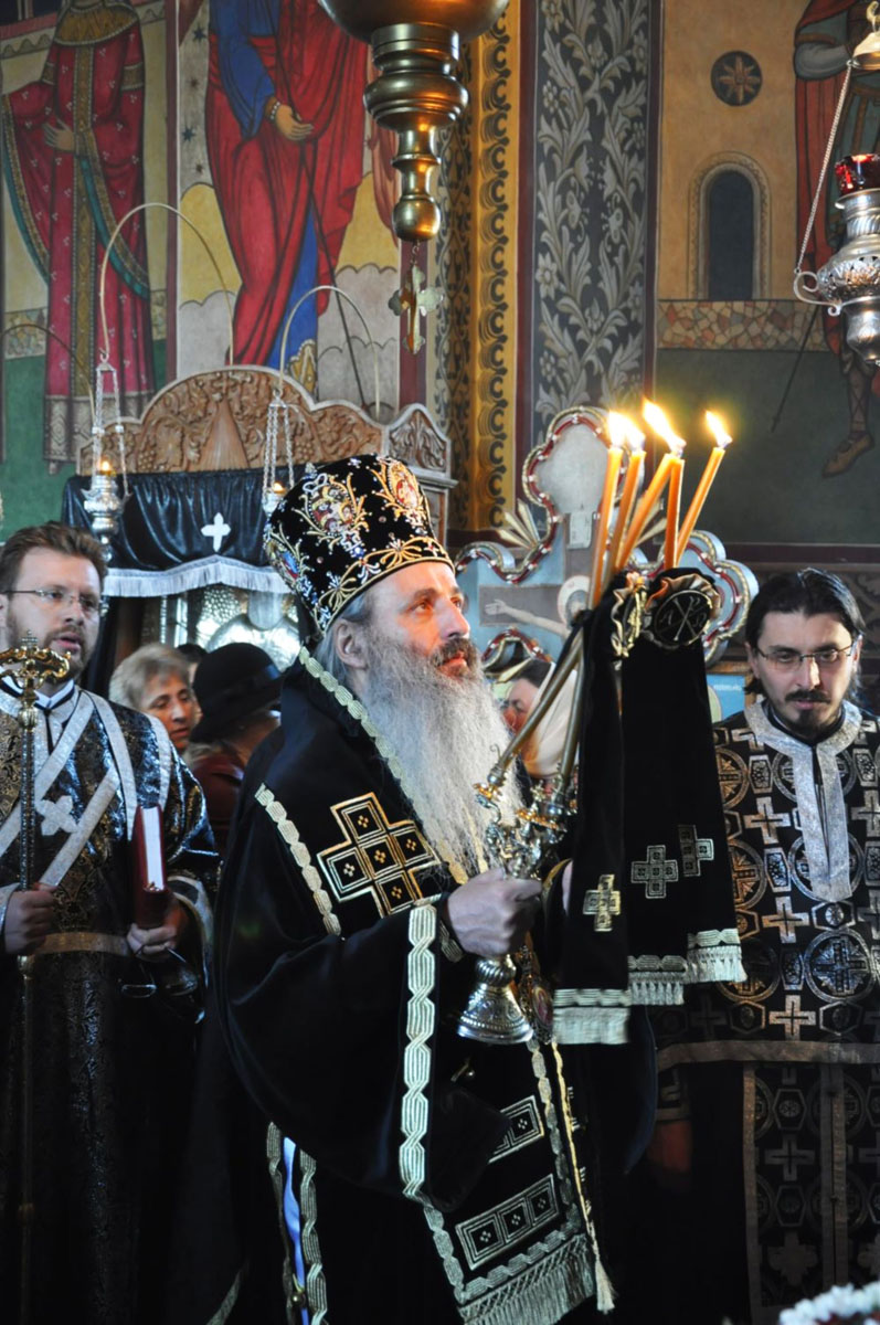 ÎPS Teofan: "Să nu fim doar credincioşi de duminică” ÎPS Teofan: "Să nu fim doar credincioşi de duminică”