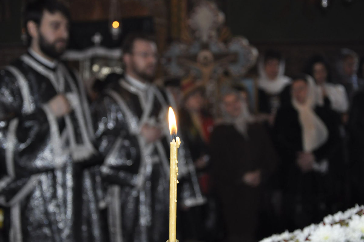 ÎPS Teofan: "Să nu fim doar credincioşi de duminică” ÎPS Teofan: "Să nu fim doar credincioşi de duminică”