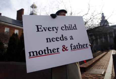 Papa avertizează despre „criza căsătoriei”