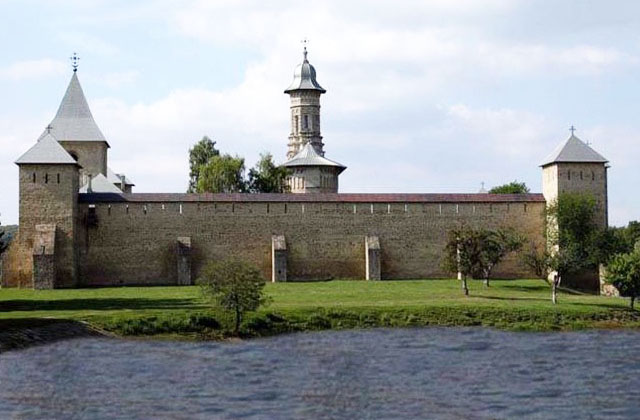Mănăstirea Dragomirna, în aurul originar Mănăstirea Dragomirna, în aurul originar