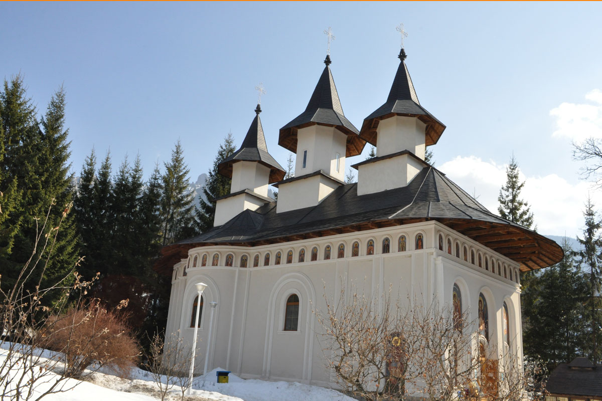 Biserica „Buna Vestire“ de la Mănăstirea Durău Pregătire duhovnicească pentru hramul Mănăstirii Durău
