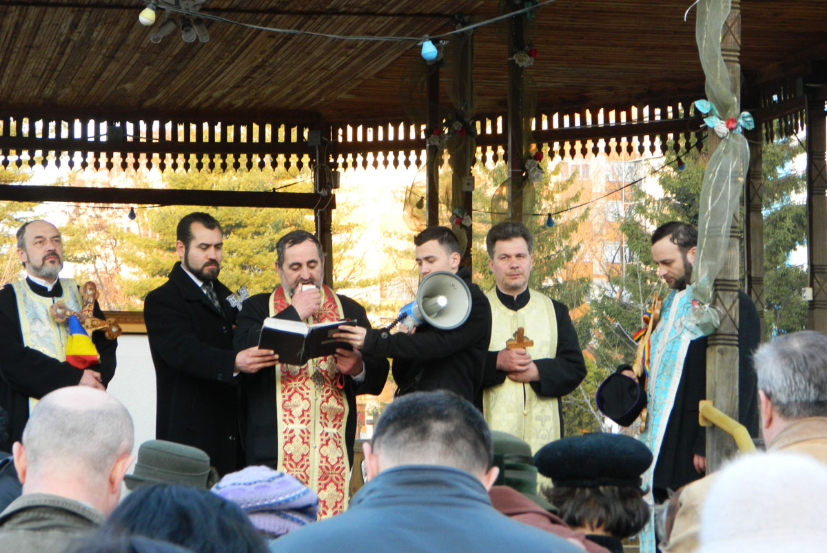 Pelerinaj dedicat Sfintei Cruci, la Oneşti