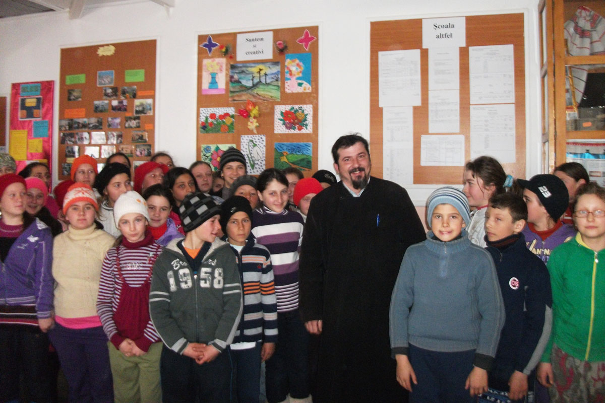 Slujbă de sfinţire la şcoala din Ghergheşti