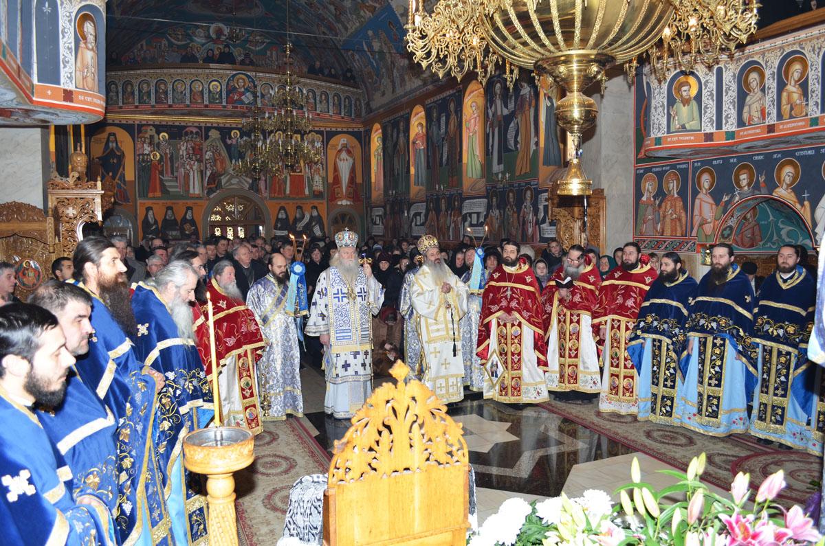 Noi stareţi la Mănăstirile Pângăraţi şi Horaiţa