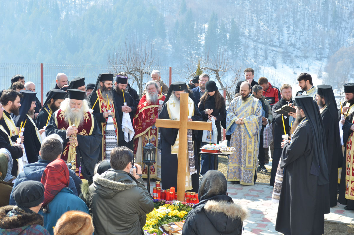 Noi stareţi la Mănăstirile Pângăraţi şi Horaiţa