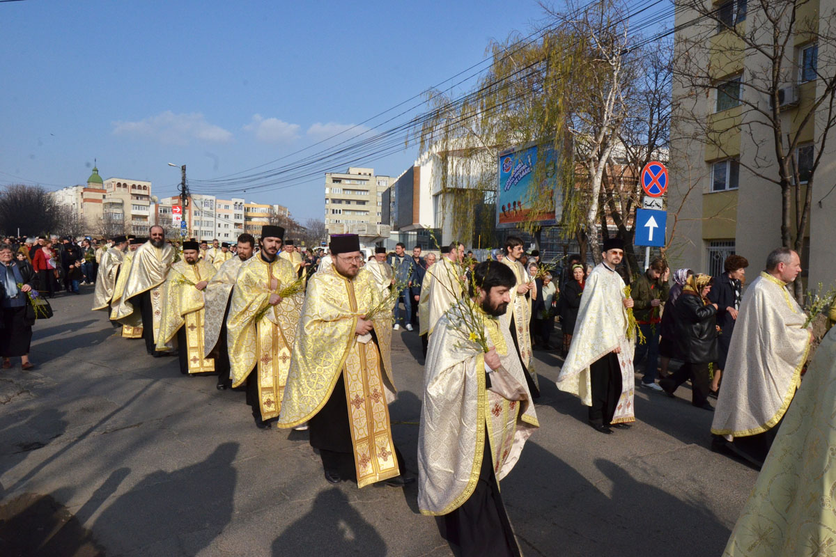 Procesiuni în ajunul Floriilor în Eparhia Iaşilor