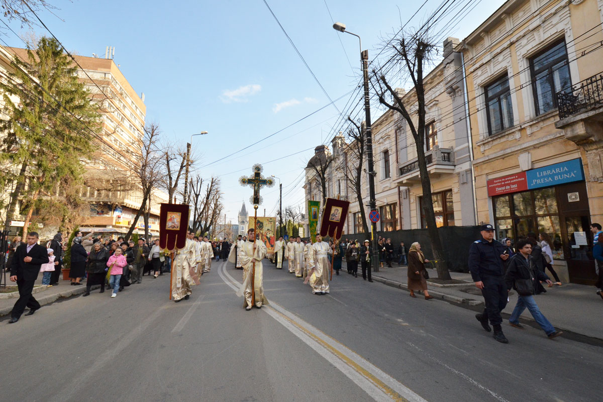Procesiuni în ajunul Floriilor în Eparhia Iaşilor