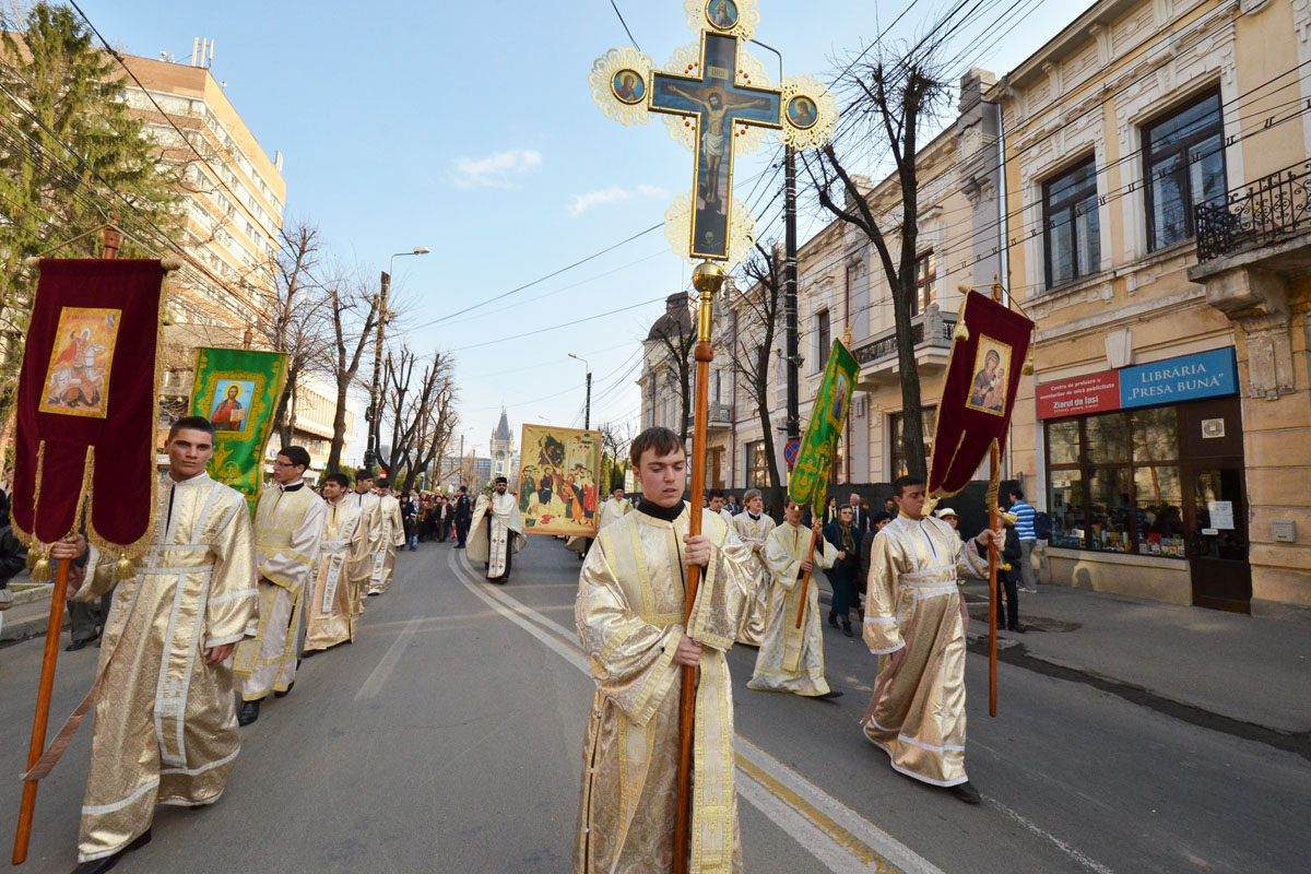 Procesiuni în ajunul Floriilor în Eparhia Iaşilor