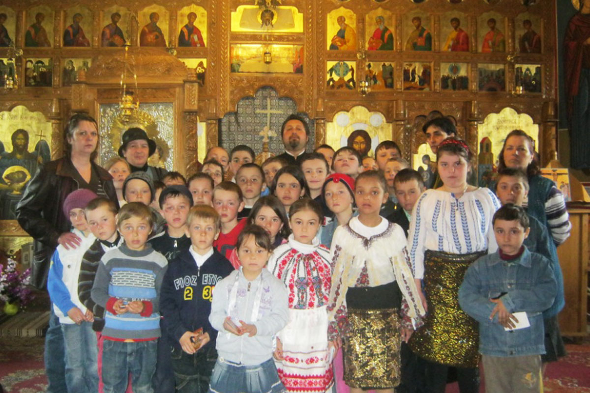 Activităţi religioase pentru elevi în parohia Ghilăneşti