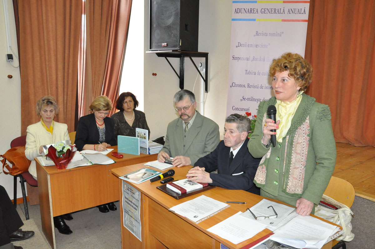 Areta Moşu, preşedinte al Despărţământului „Mihail Kogălniceanu“ din Iaşi şi vicepreşedinte ASTRA Dan Puric: „Identitatea omului nu-i întreagă decât în faţa lui Dumnezeu“