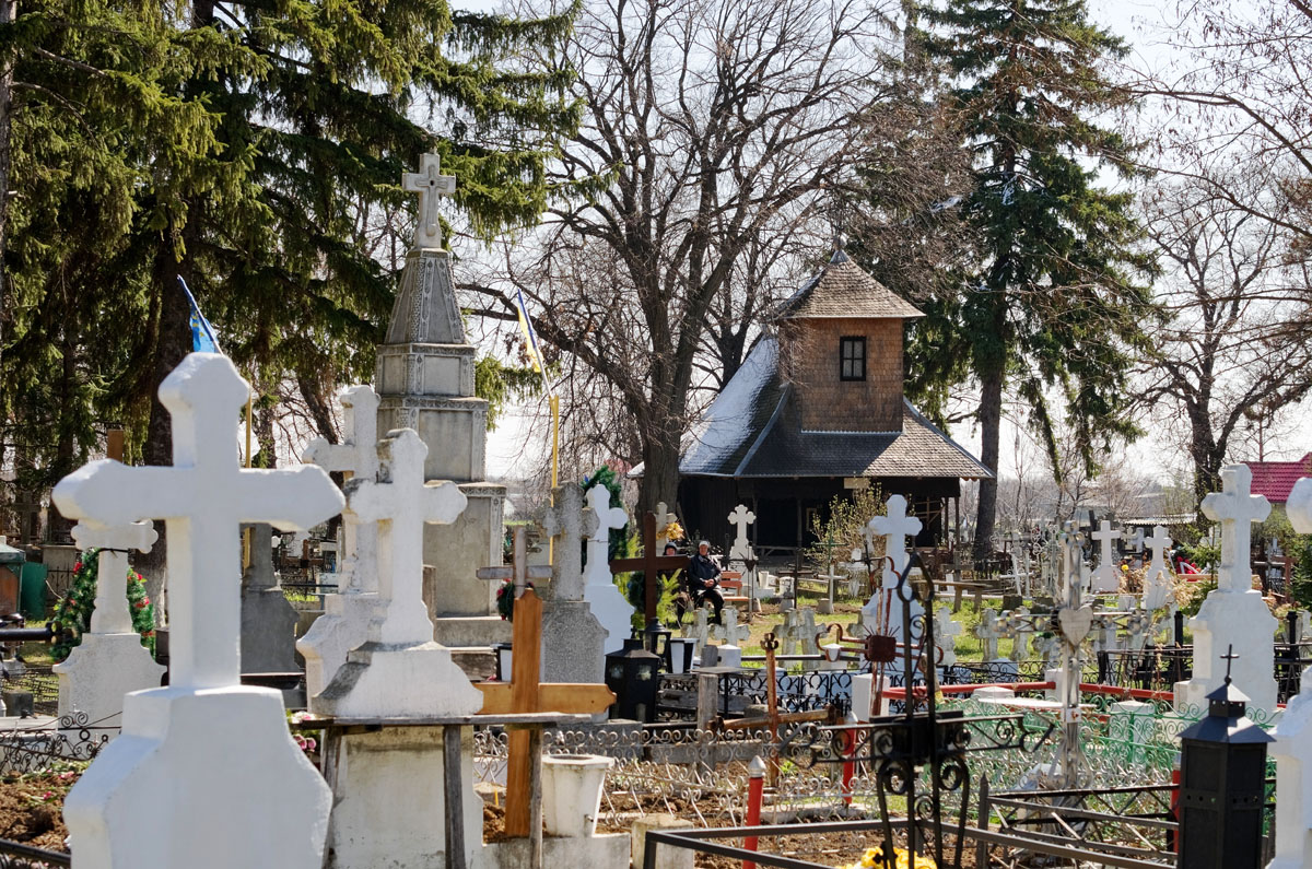 La Muncelul de Sus, biserica de lemn şi-a urmat satul