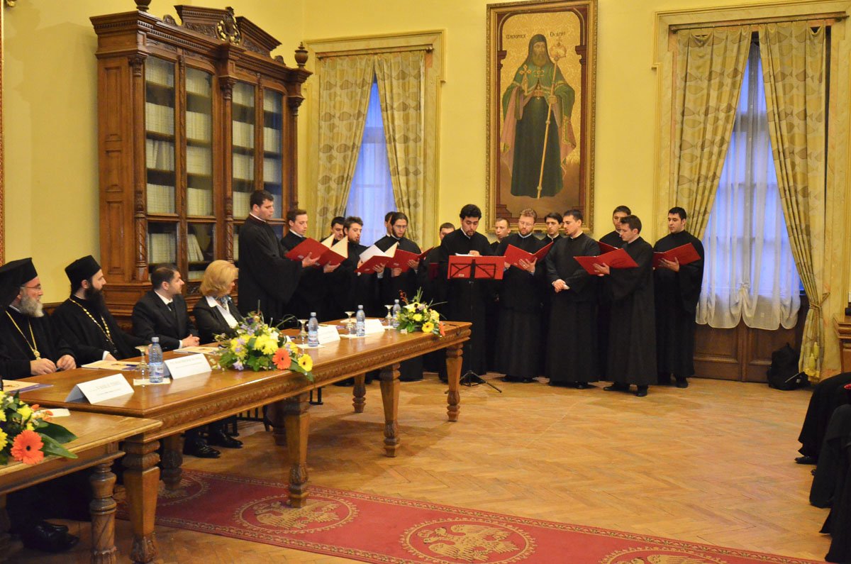 Corul „Byzantion“ din Iaşi, condus de prep. univ. drd. Adrian Sîrbu, a susţinut un concert de cântece pascale A debutat cea de-a XVI-a ediție a Olimpiadei Naționale de Religie