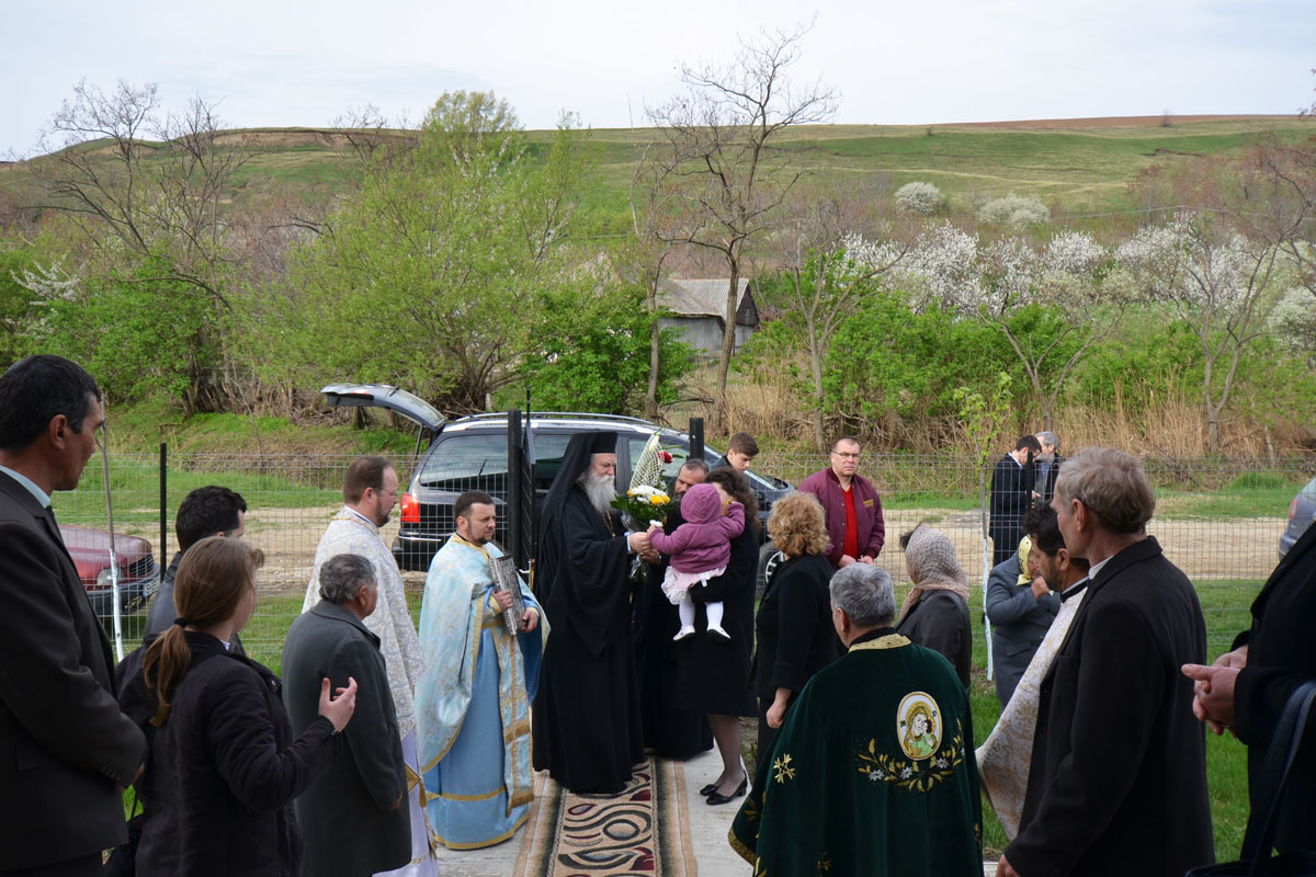 Liturghie arhierească la cea mai mică parohie din protopopiatul Pașcani Liturghie arhierească la cea mai mică parohie din protopopiatul Pașcani