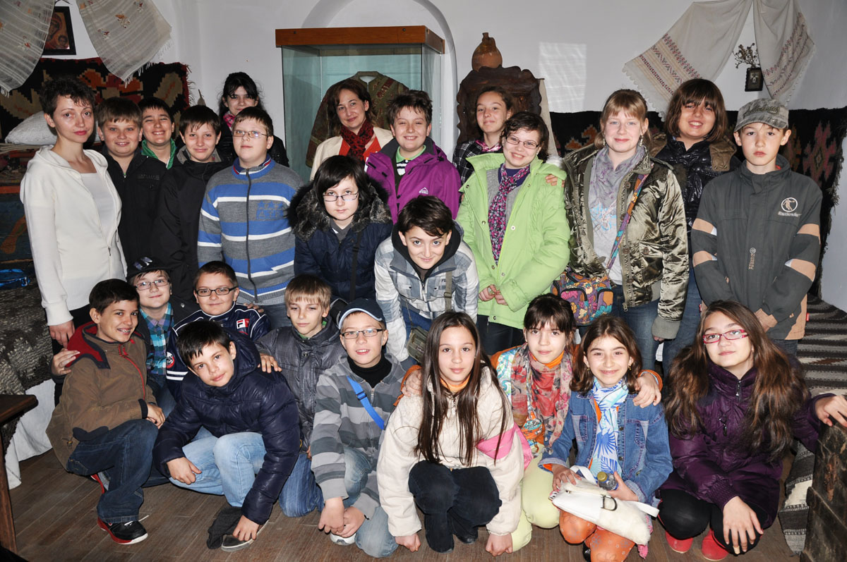 25 de elevi de la Informatică, la „Şezătoare la Mănăstirea Golia“