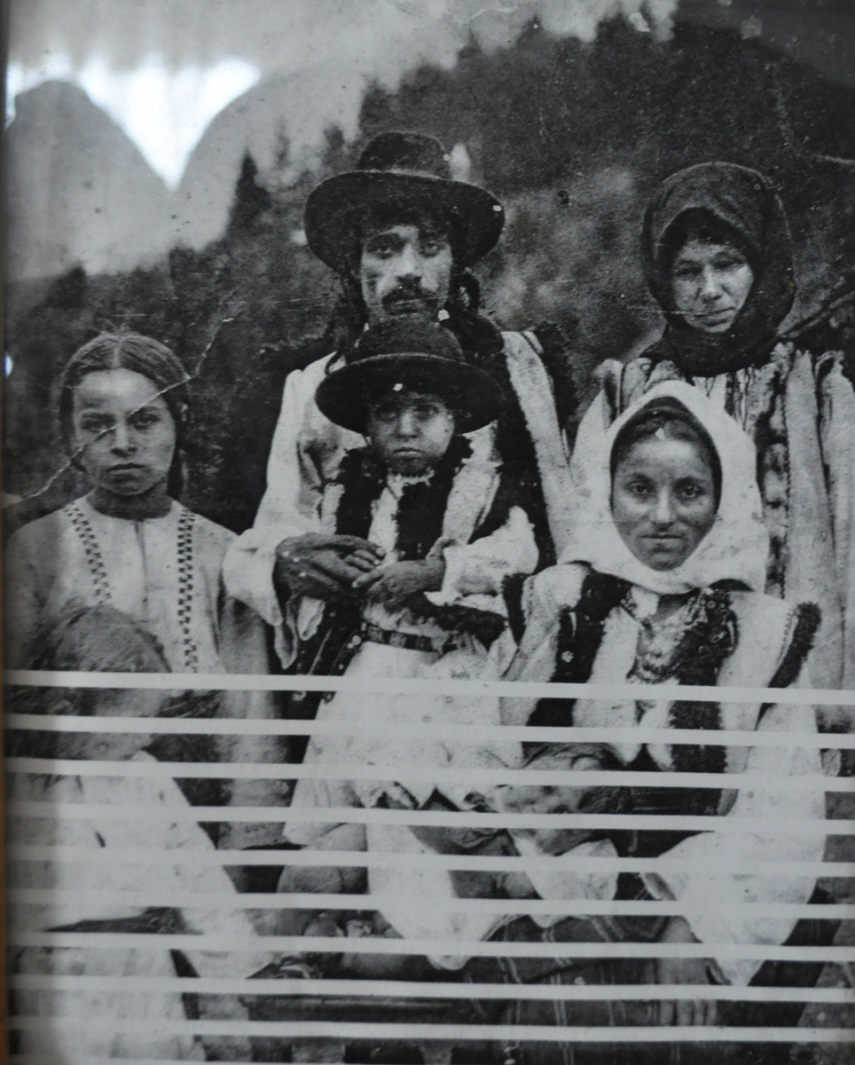 Pe calea rugăciunii, cu desagii de bucurii şi dureri