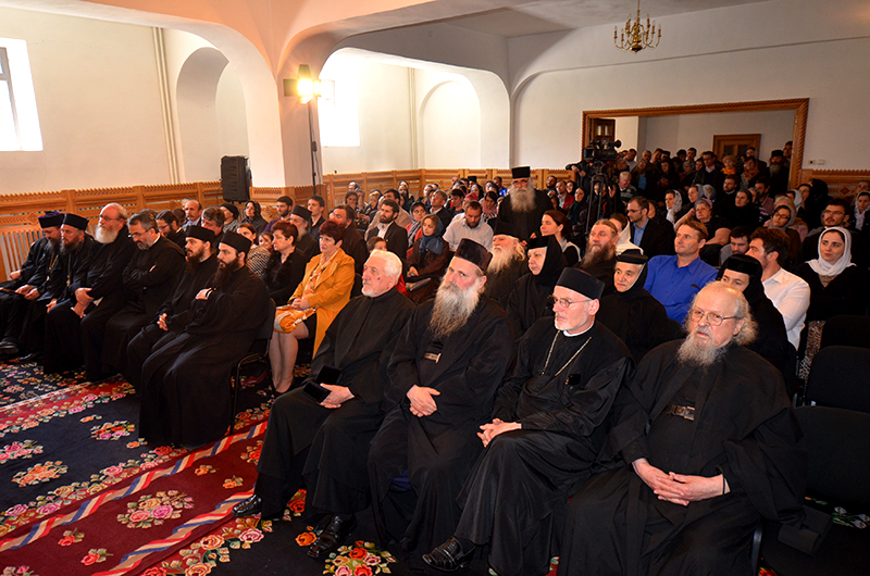 Participanţi la simpozion. Părintele Cleopa este „aristocratul ţărănimii româneşti”