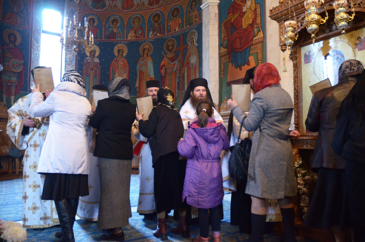 „Hora sfinţilor“ de la Mănăstirea Sihăstria
