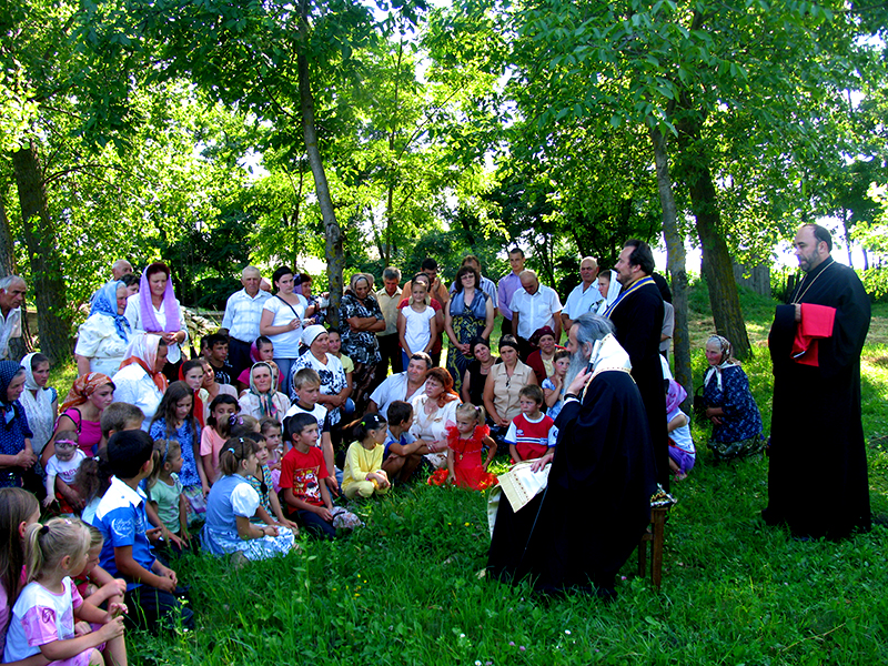 Programul IPS Teofan de duminică, luni şi marţi