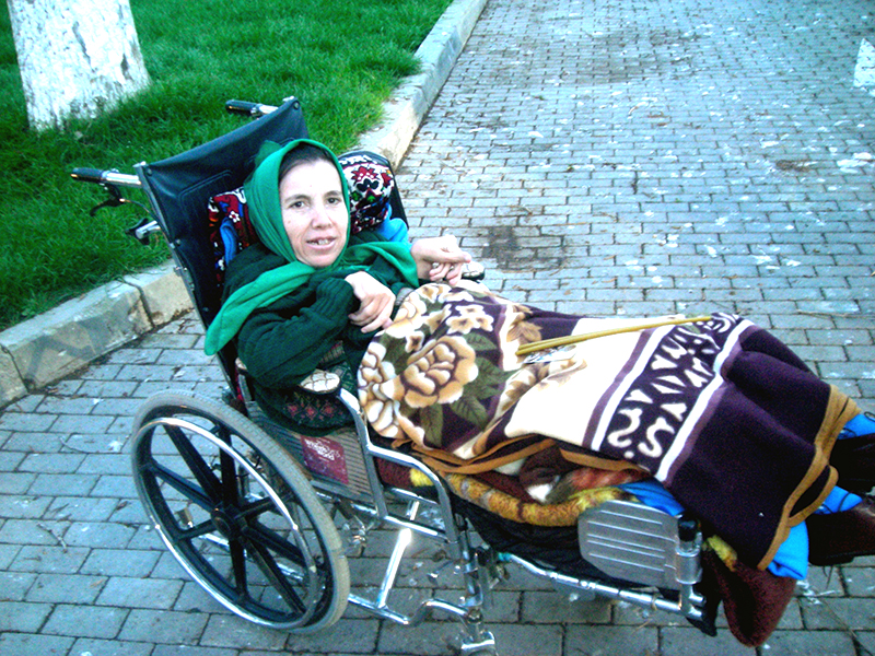 Cum vorbeşte Laura despre o viaţă în suferinţă