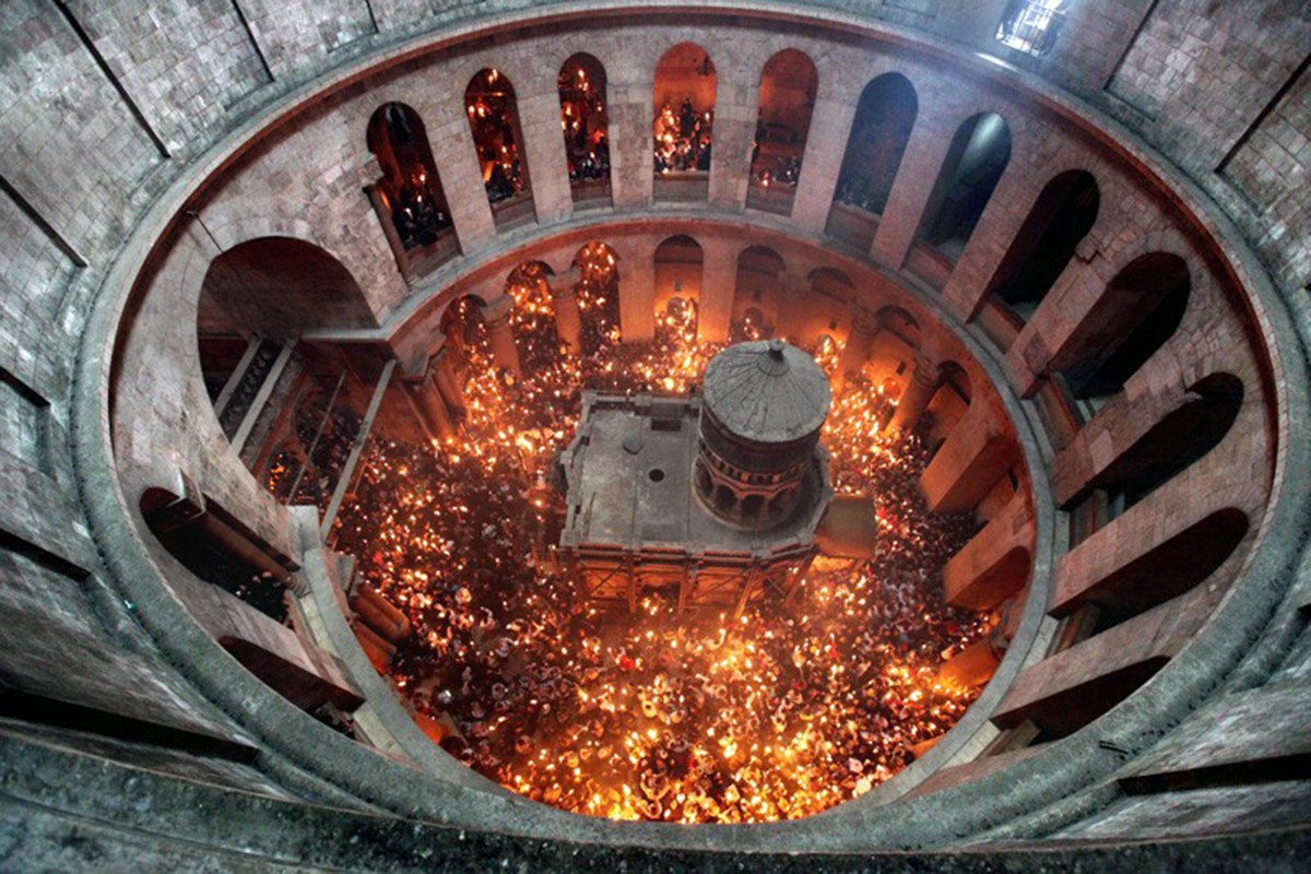 Venirea Sfintei Lumini la Ierusalim Venirea Sfintei Lumini la Ierusalim