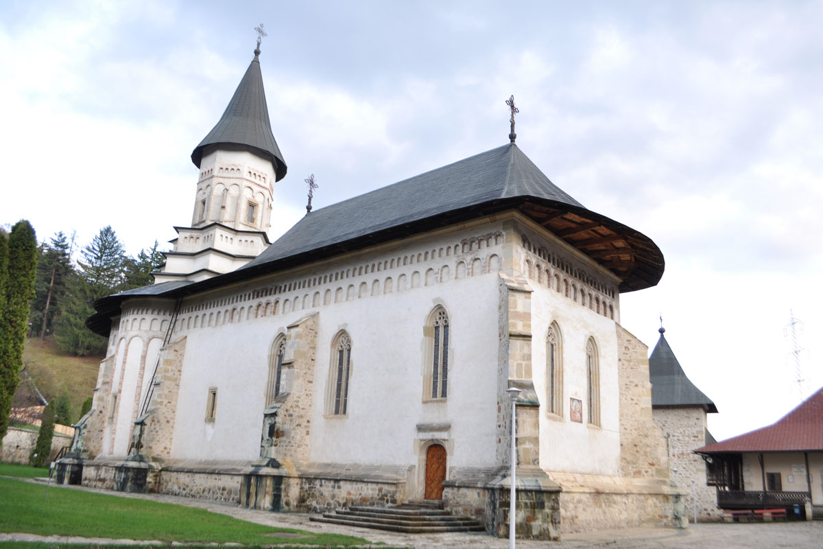 „Maica Domnului este apa cea vie într-o lume însetată şi cuprinsă de moarte“