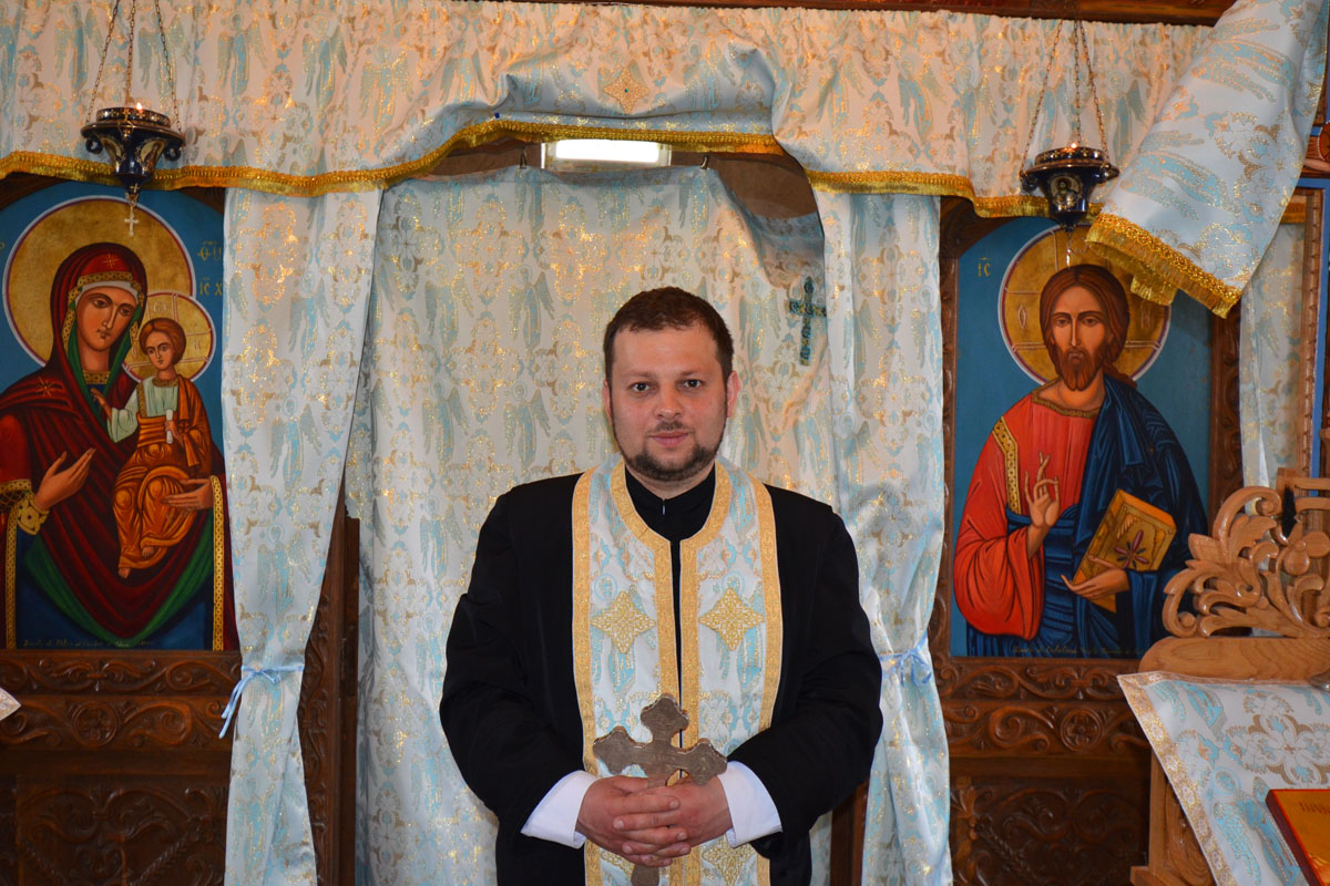 pr.  Ciprian Cătălin Iacob, parohul bisericii din Gura Văii Liturghie arhierească la cea mai mică parohie din protopopiatul Pașcani