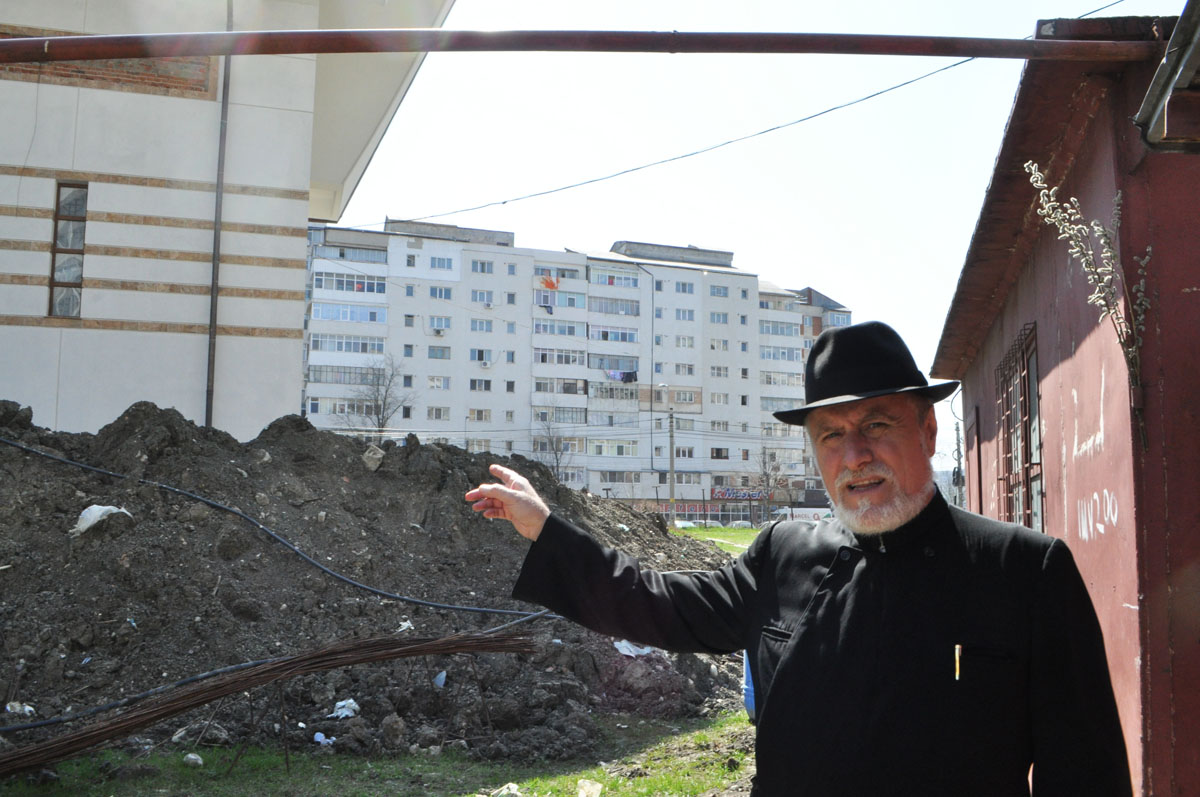 Părintele paroh Ştefan Chiruţă „Nădăjduim ca va veni vremea când Dumnezeu va rândui finalizarea acestei lucrări“