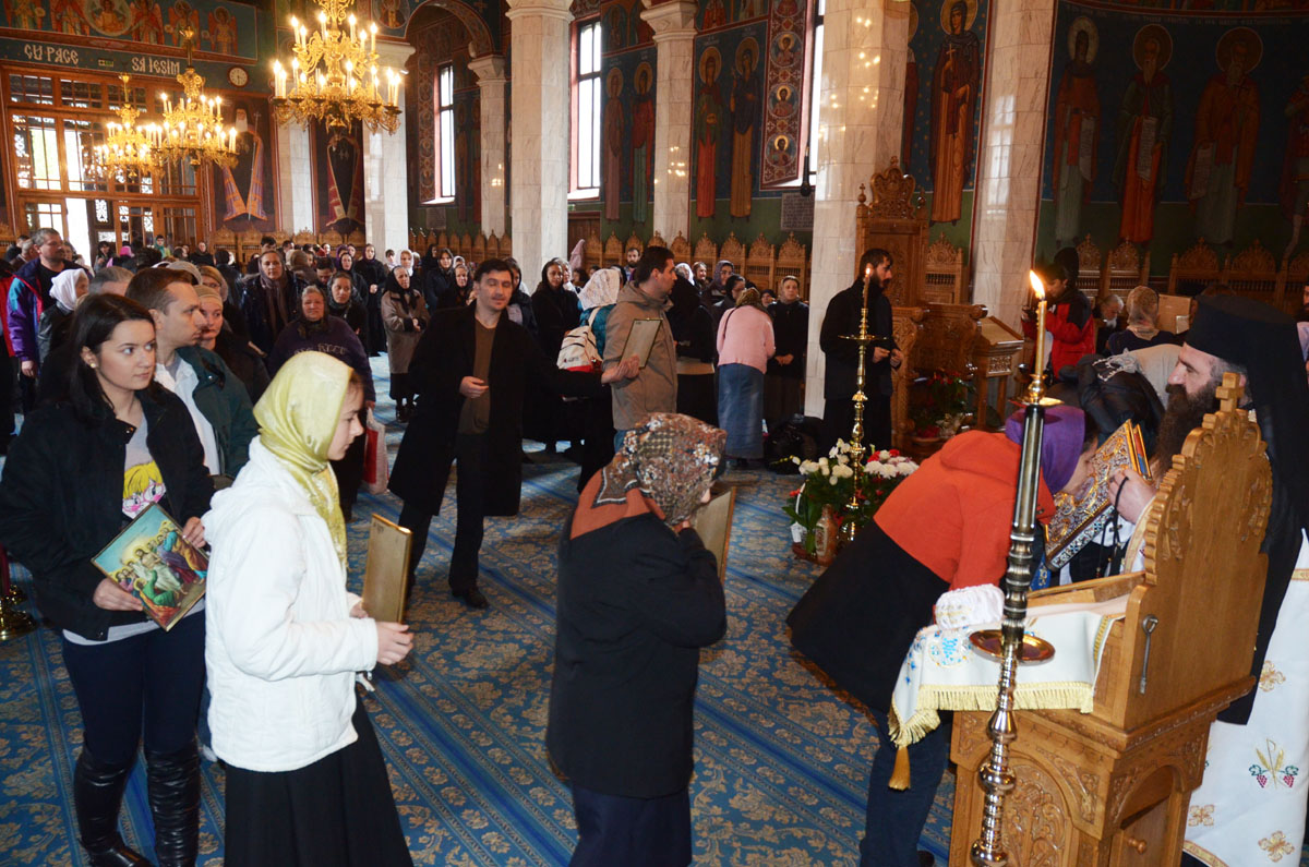 „Hora sfinţilor“ de la Mănăstirea Sihăstria