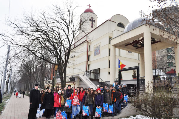 Elevii de la „B. P. Hasdeu“ descoperă frumuseţea bucuriei de a dărui