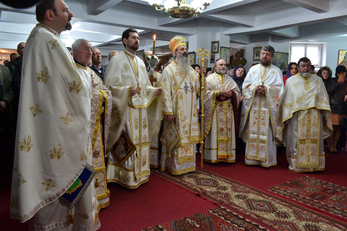 Slujbă arhierească la Biserica Precista 2 din Piatra Neamţ