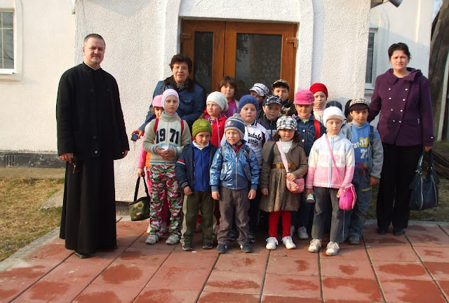 Copiii din parohia Poiana Unţeni vor face parte din strana Prohodului