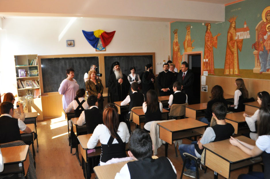 IPS Teofan a sfinţit Liceul „Miron Costin“