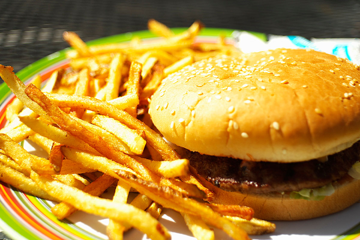 Taxă pe fast-food şi pe berea cu alcool