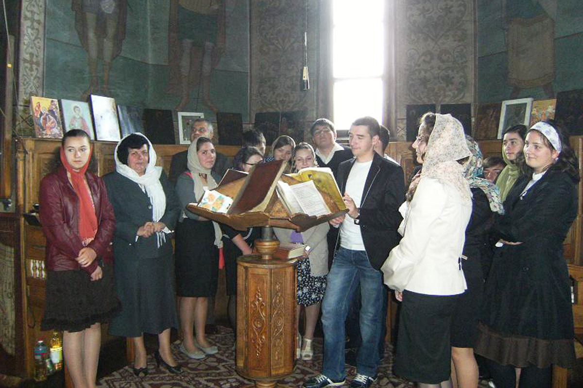 Activităţi misionare ale tinerilor atoreni din Târgu Neamţ Activităţi misionare ale tinerilor atoreni din Târgu Neamţ