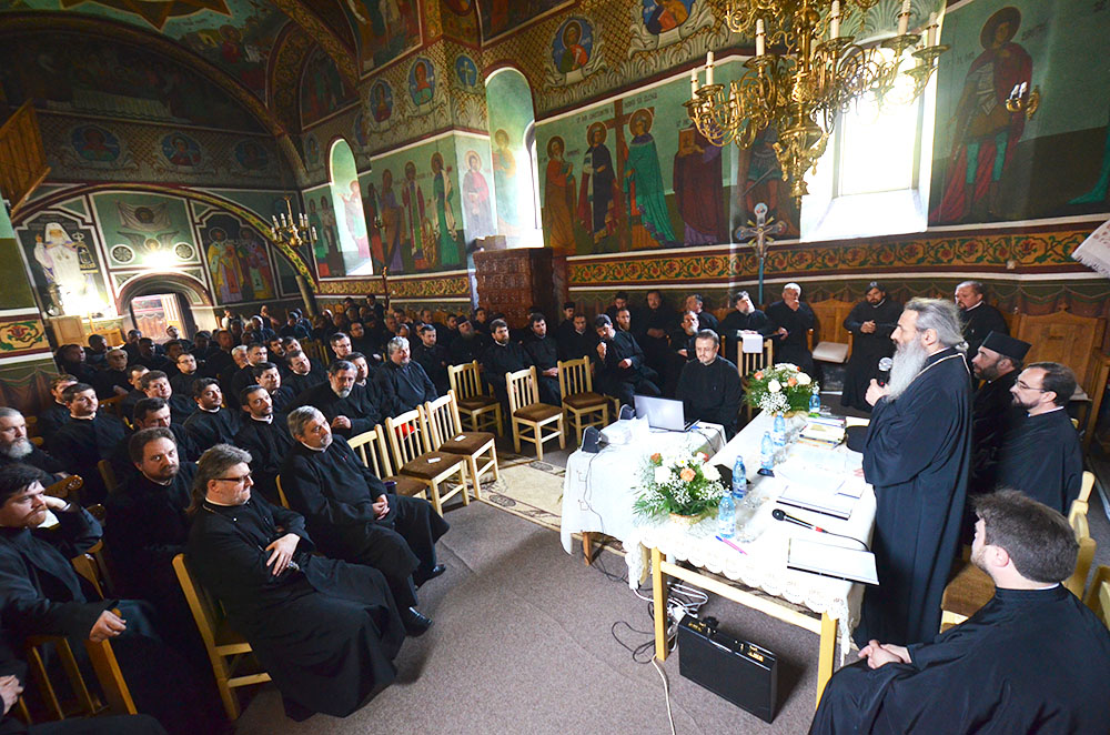 „Putem înţelege suferinţa prin credinţă, aşezându-ne la picioarele Mântuitorului răstignit“