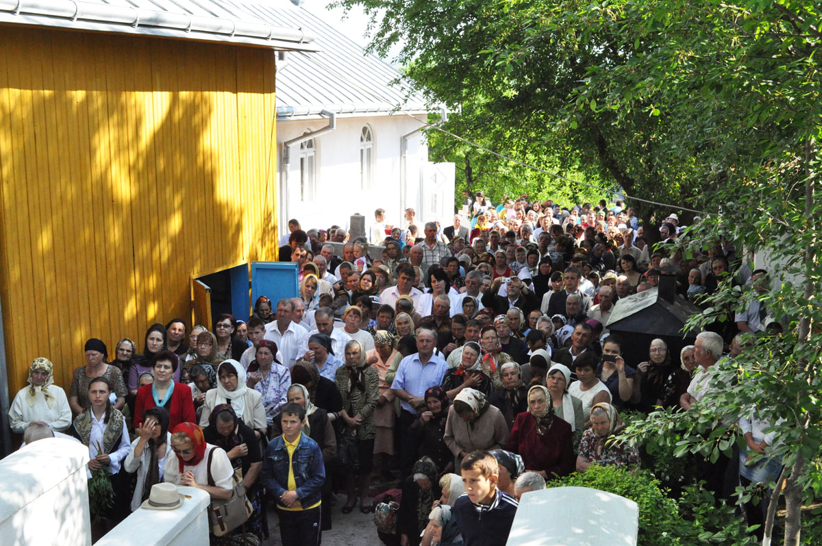 Credincioşii au asistat la Sfânta Liturghie „În această frumoasă zi, ne-am învrednicit de multe daruri de la Dumnezeu“