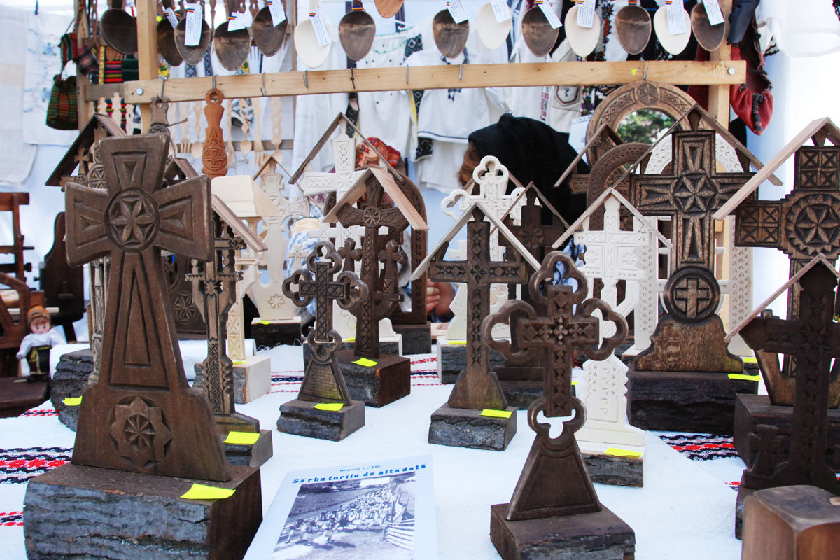 Frumuseţea satului românesc, la Târgul Meşterilor Populari