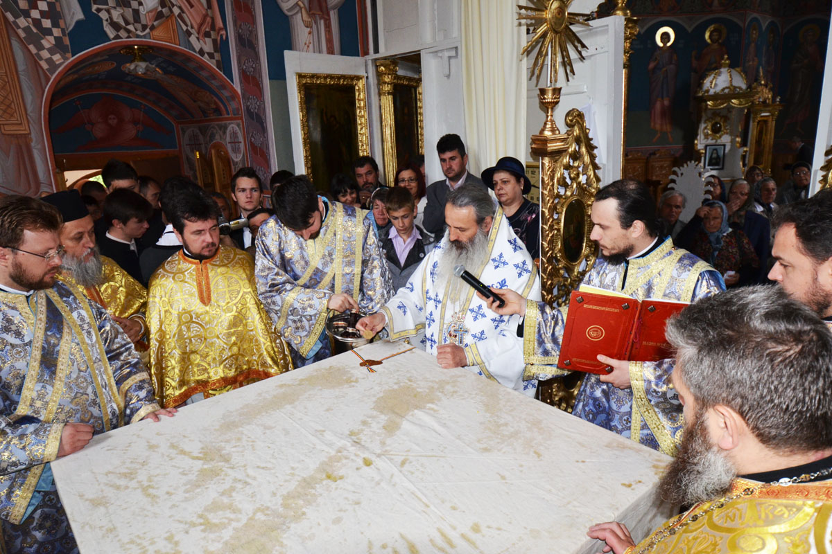 „Zidim biserici din dorul de viaţa veşnică“ „Zidim biserici din dorul de viaţa veşnică“