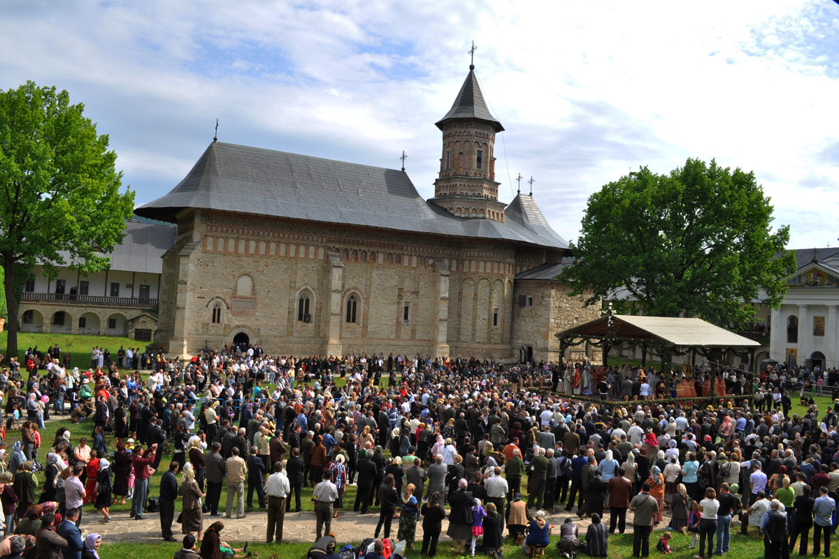 Mănăstirea Neamţ îmbracă straie de sărbătoare