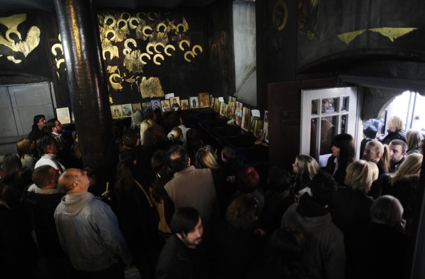 Icoanele care se curăţă singure – o minune de la Biserica Sfântul Dimitrie din Skopje