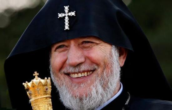 Catolicosul Armeniei vorbeşte absolvenţilor în drept şi istorie