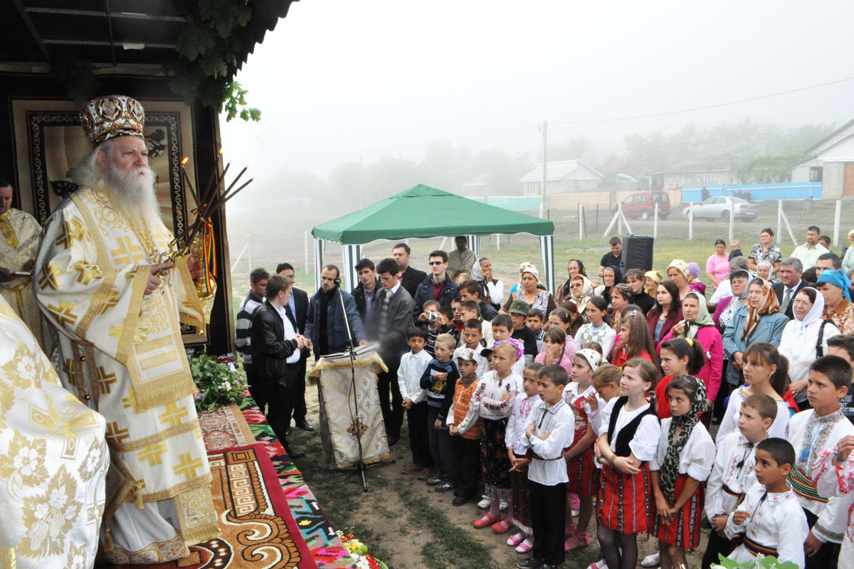 „Credincioşii acestei parohii se înveşnicesc prin construcţia noii biserici“