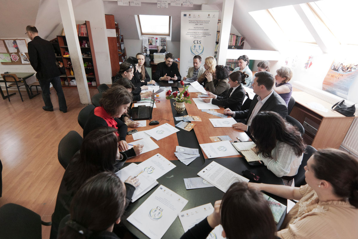 Masă rotundă dedicată incluziunii sociale pe piaţa muncii