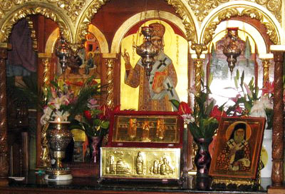 Rugăciune la moaştele Sfântului Nectarie, vindecătorul de cancer Rugăciune la moaştele Sfântului Nectarie, vindecătorul de cancer