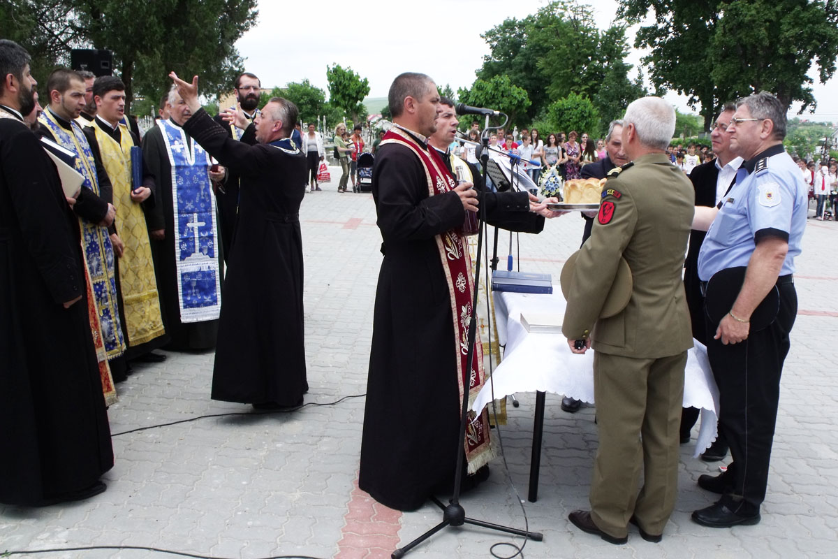 Eroii neamului, omagiaţi în Eparhia Huşilor
